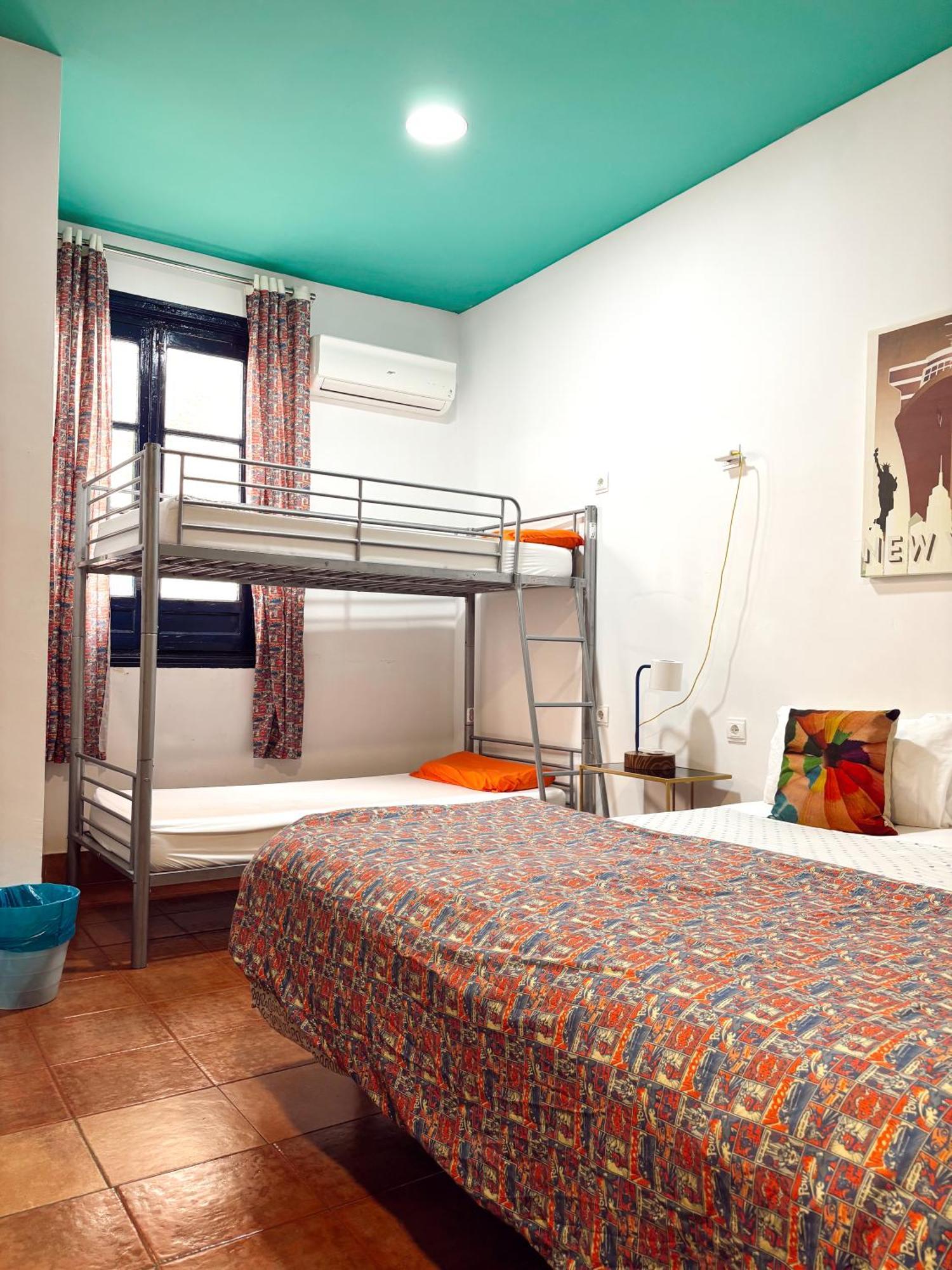 Rio Hostel Seville Exterior photo