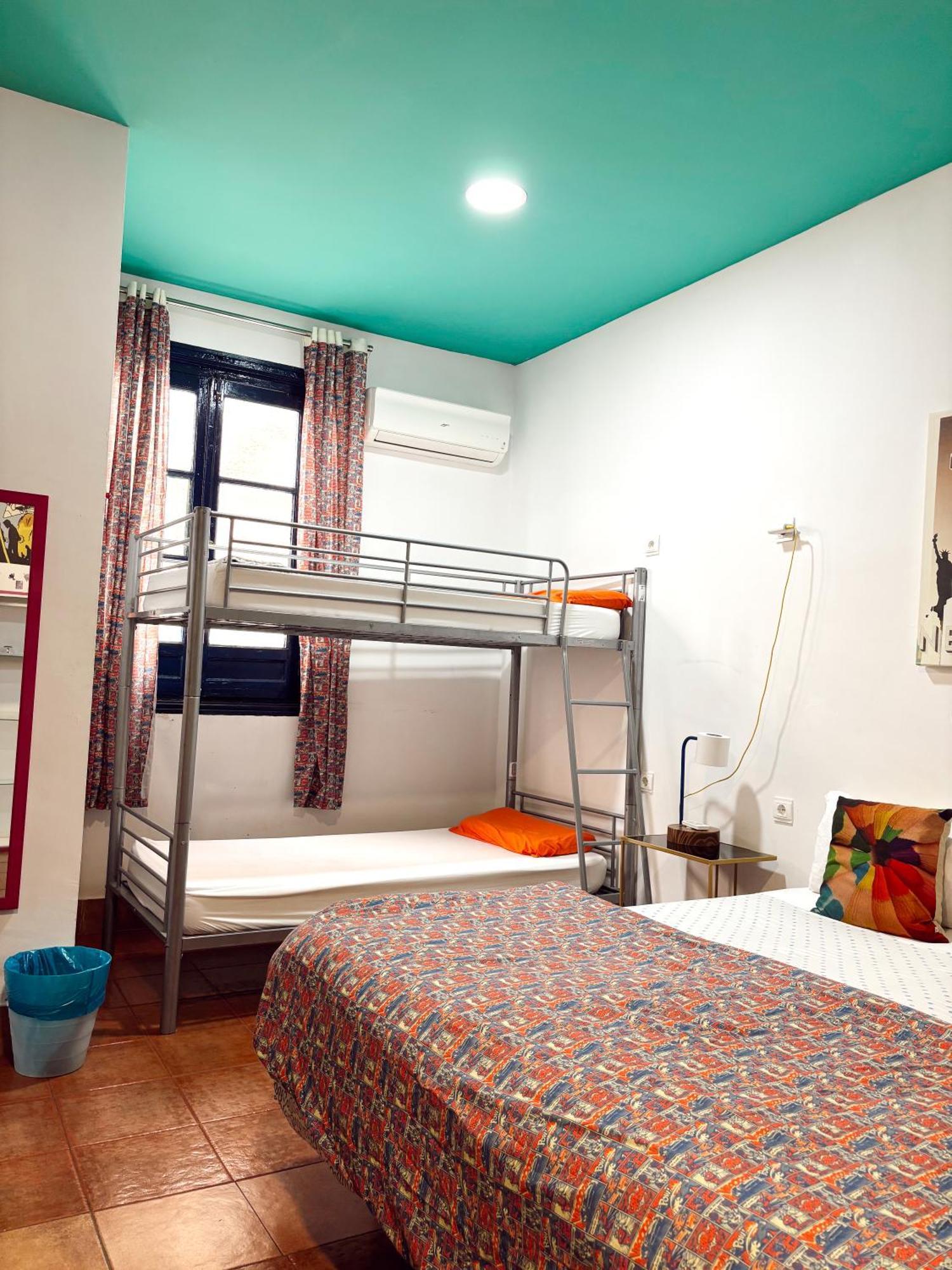 Rio Hostel Seville Exterior photo