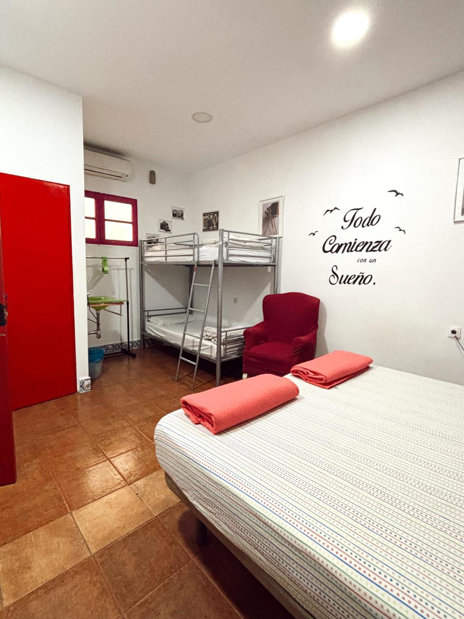 Rio Hostel Seville Exterior photo