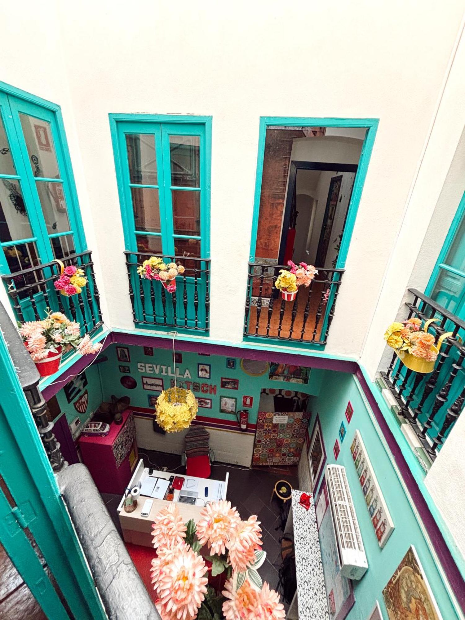 Rio Hostel Seville Exterior photo