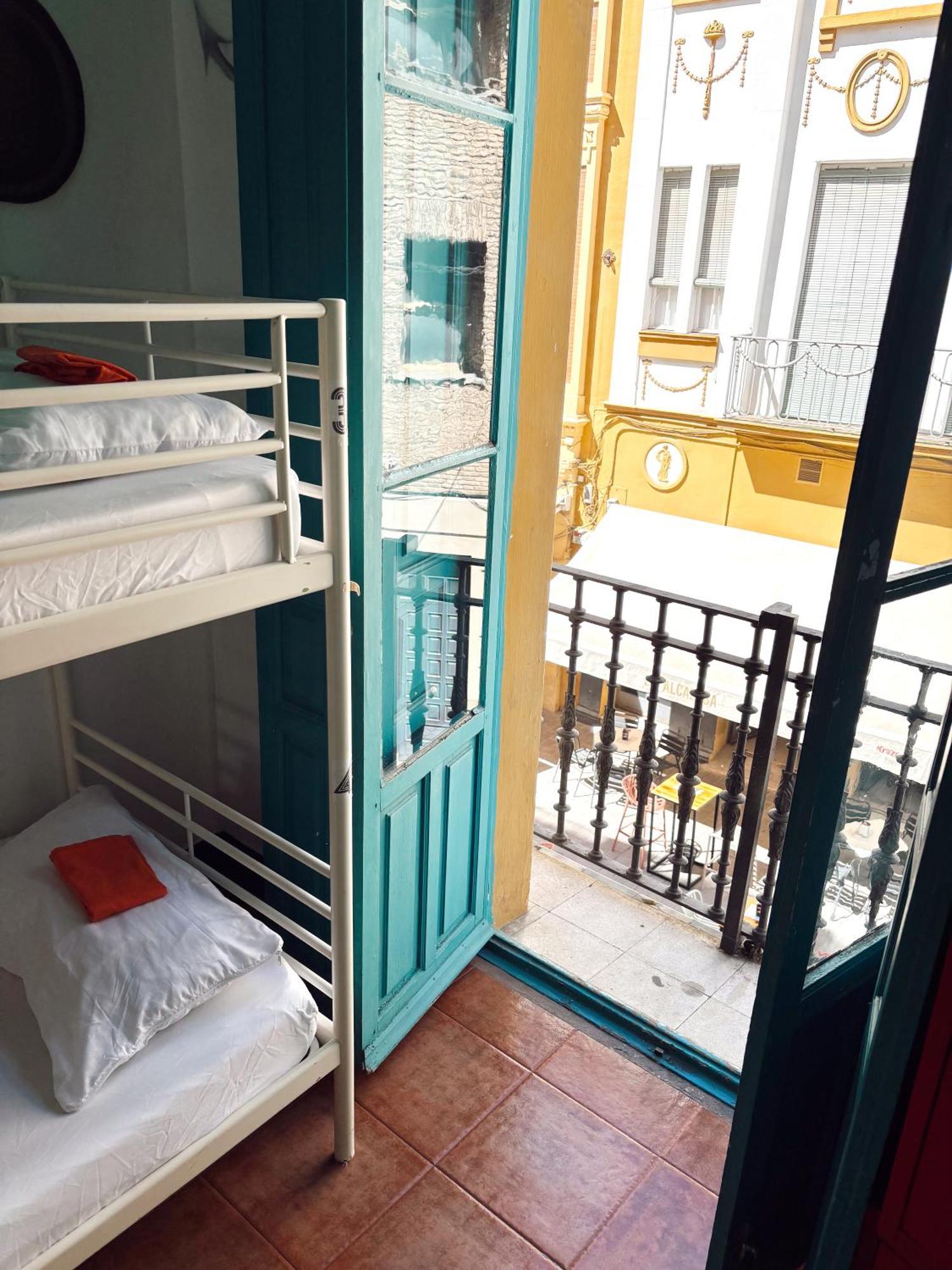 Rio Hostel Seville Exterior photo