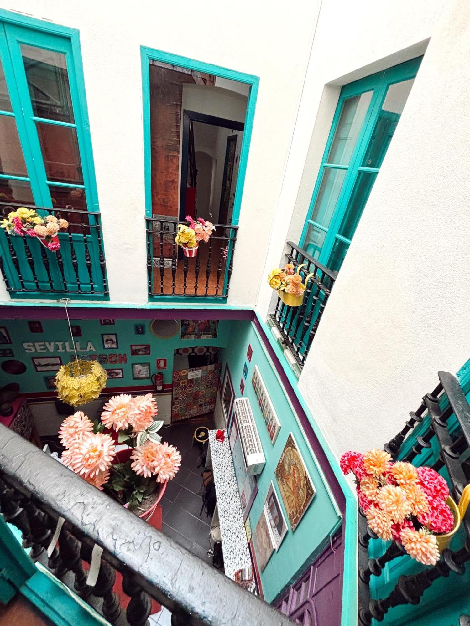 Rio Hostel Seville Exterior photo