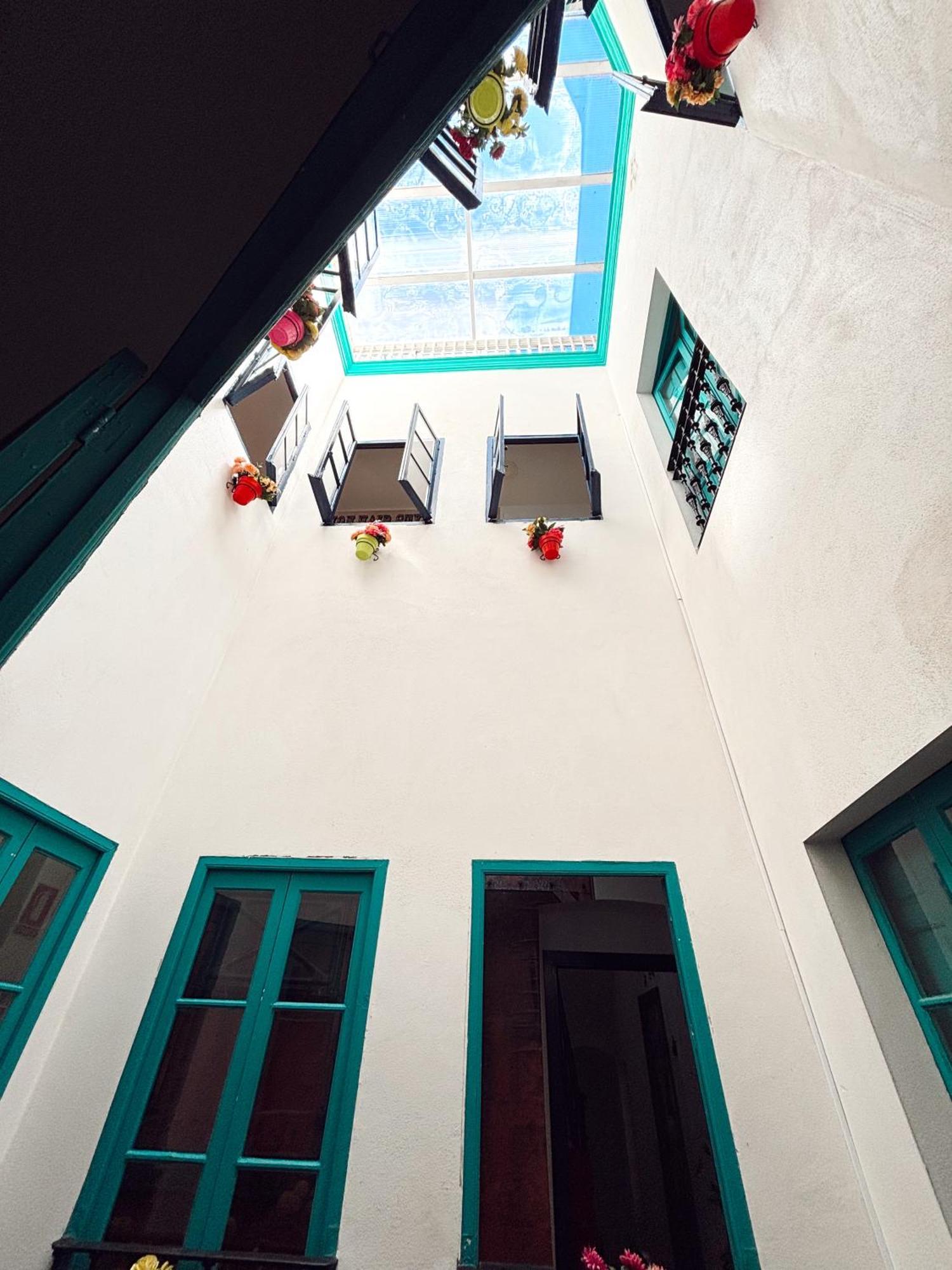 Rio Hostel Seville Exterior photo